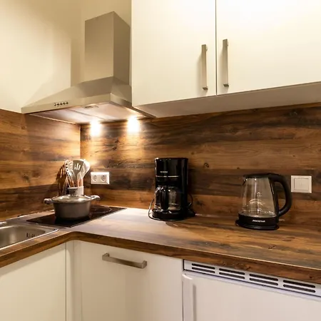 Apartment Familienfreundliche Stadt-oase - 2 Schlafzimmer- 76qm- Gratis Kaffee- Und Teean By Interhome