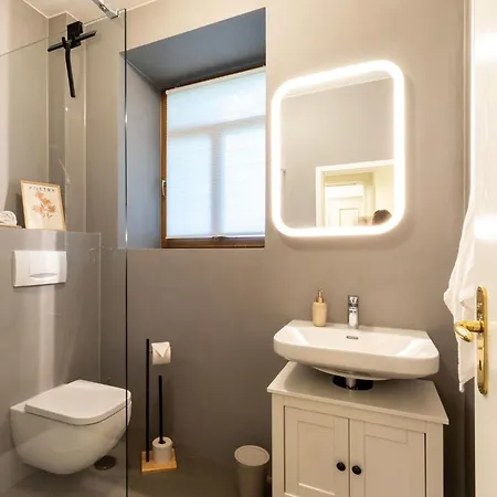 Familienfreundliche Stadt-oase - 2 Schlafzimmer- 76qm- Gratis Kaffee- Und Teean By Interhome *